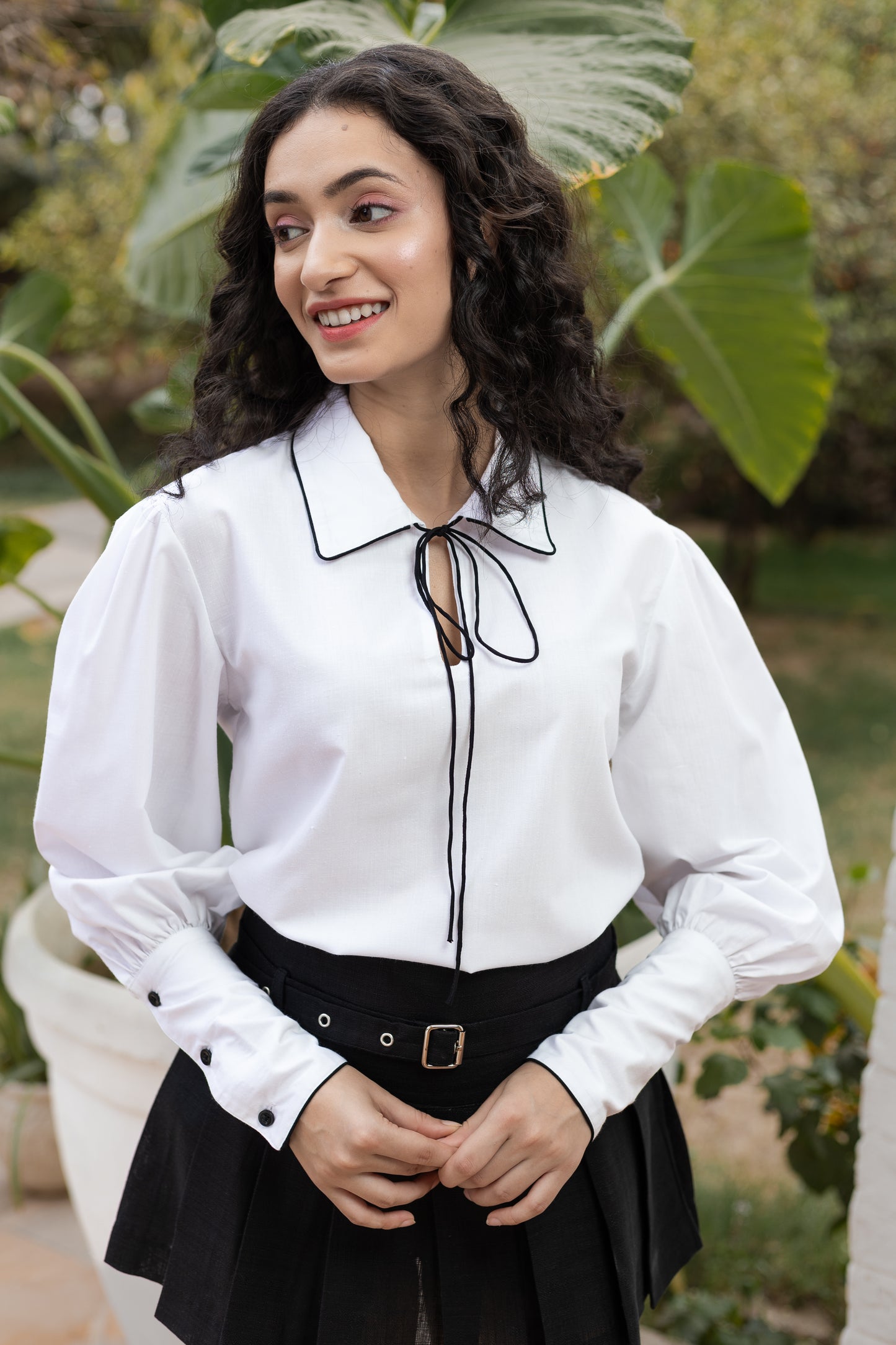 WHITE EDGE TOP